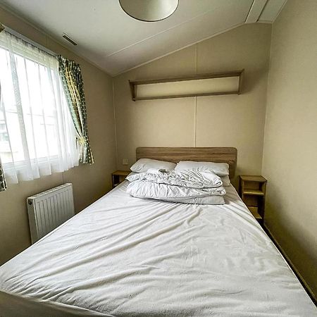Great 6 Berth Caravan Nearby The Beach In Walton-On-The-Naze Ref 17181X Екстериор снимка