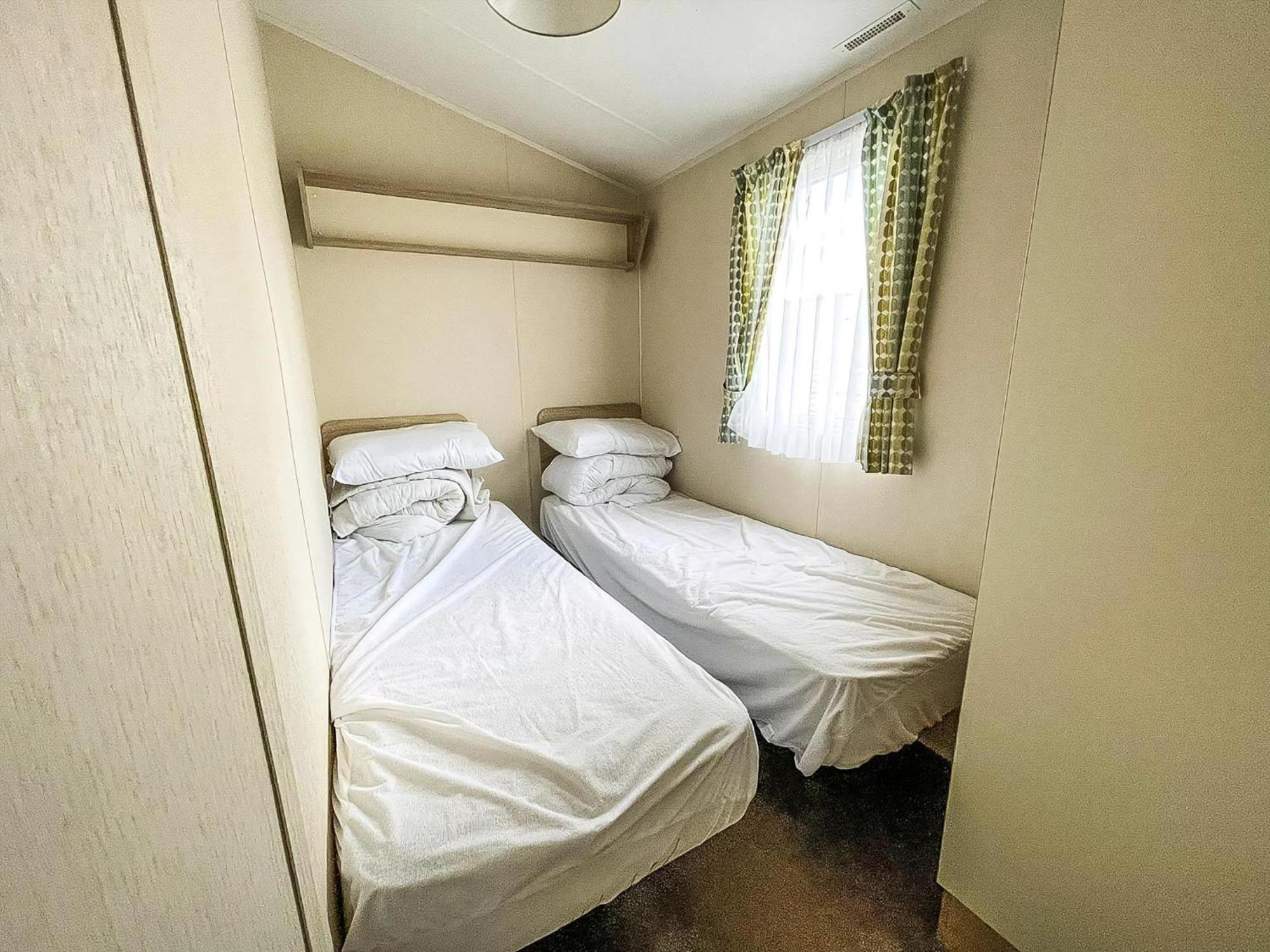 Great 6 Berth Caravan Nearby The Beach In Walton-On-The-Naze Ref 17181X Екстериор снимка